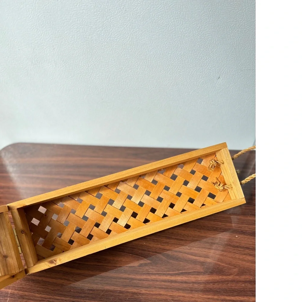 Vtg Wooden Lattice Wine Bottle Carrier‎ Box with Rope Handles and Brass Latch
